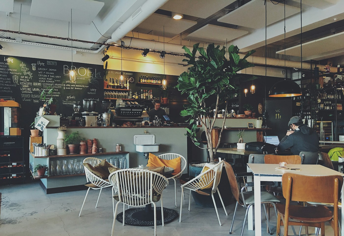 Nilüfer · Geniş oturumlu restoran alanı fotoğraf 2